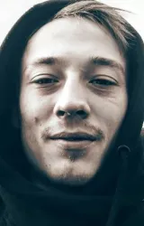 Лукас Лёккен